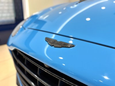 ASTON MARTIN DBX - 4