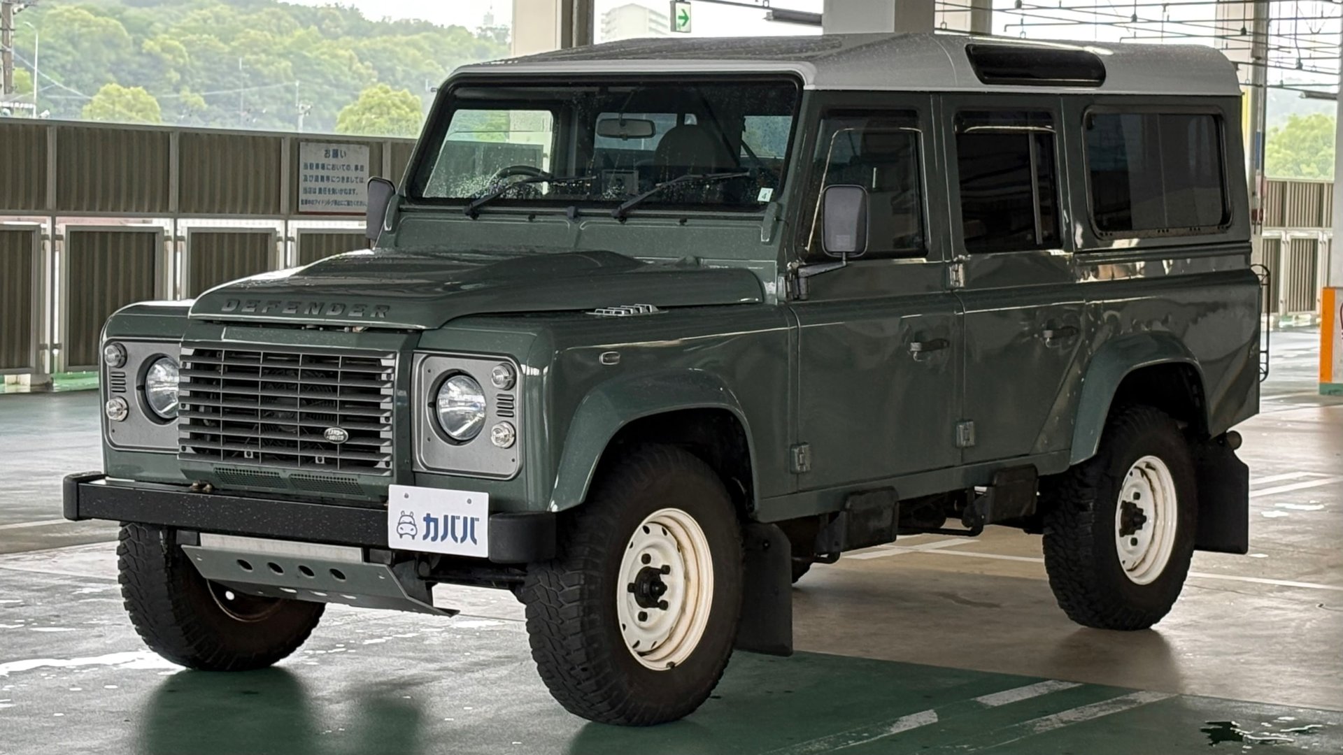 LAND ROVER DEFENDER 110 - View 1