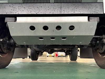 LAND ROVER DEFENDER 110 - 10