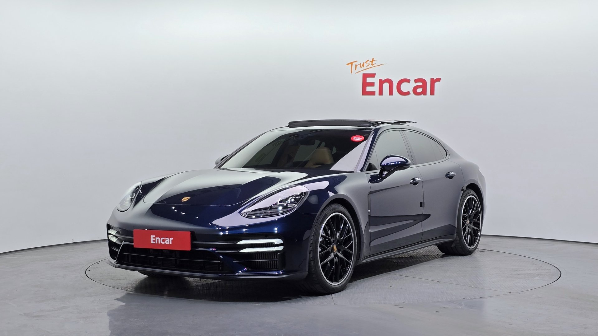 PORSCHE PANAMERA - View 1