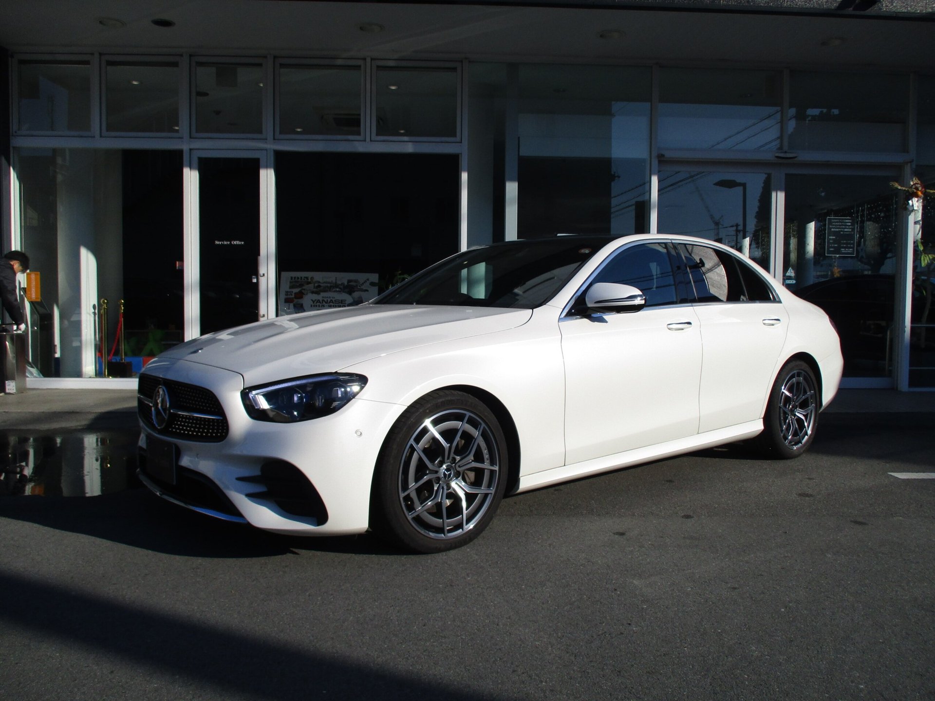 MERCEDES-BENZ E-CLASS - View 1