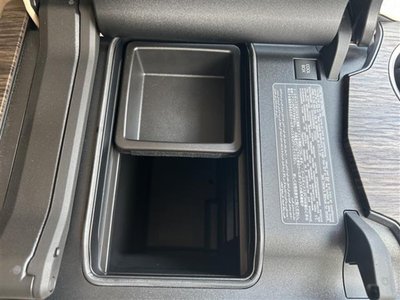 2024 Toyota LAND CRUISER 300 — миниатюра 23