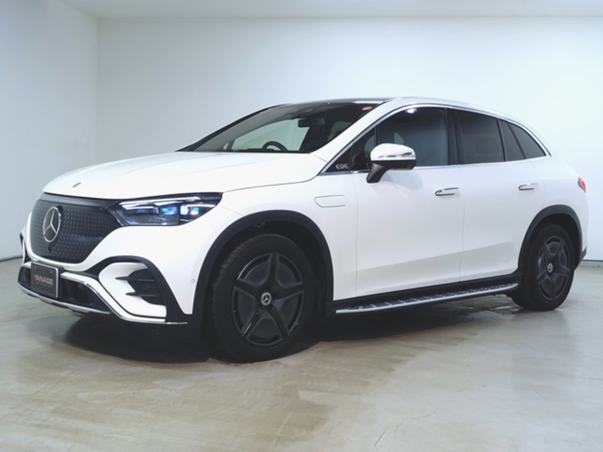 MERCEDES-BENZ EQE SUV - View 1