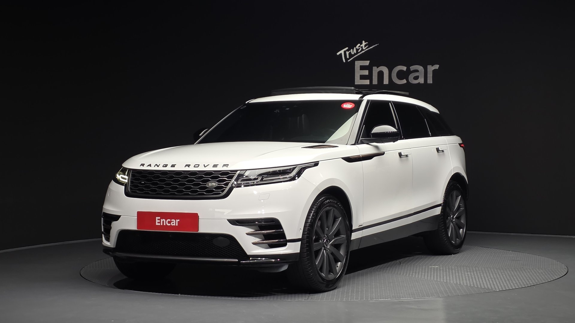 LAND ROVER RANGE ROVER VELAR - View 1