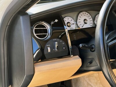 ROLLS ROYCE GHOST 2011 thumbnail 46