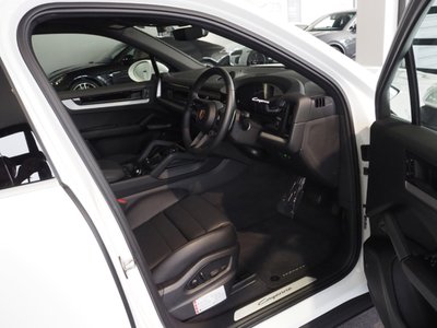 صورة 4 لـ 2025 Porsche CAYENNE