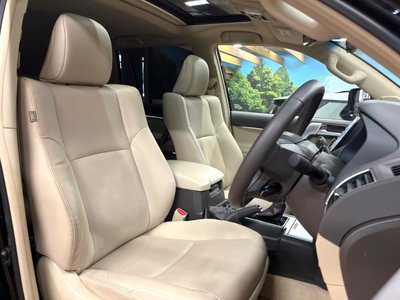 TOYOTA LAND CRUISER PRADO - 8