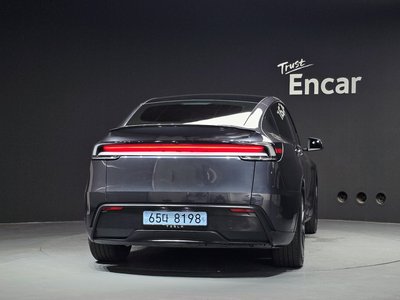 TESLA MODEL Y - 4