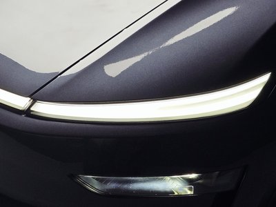 TESLA MODEL Y - 9