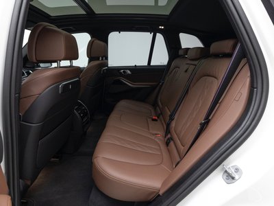 صورة 10 لـ 2025 BMW X5