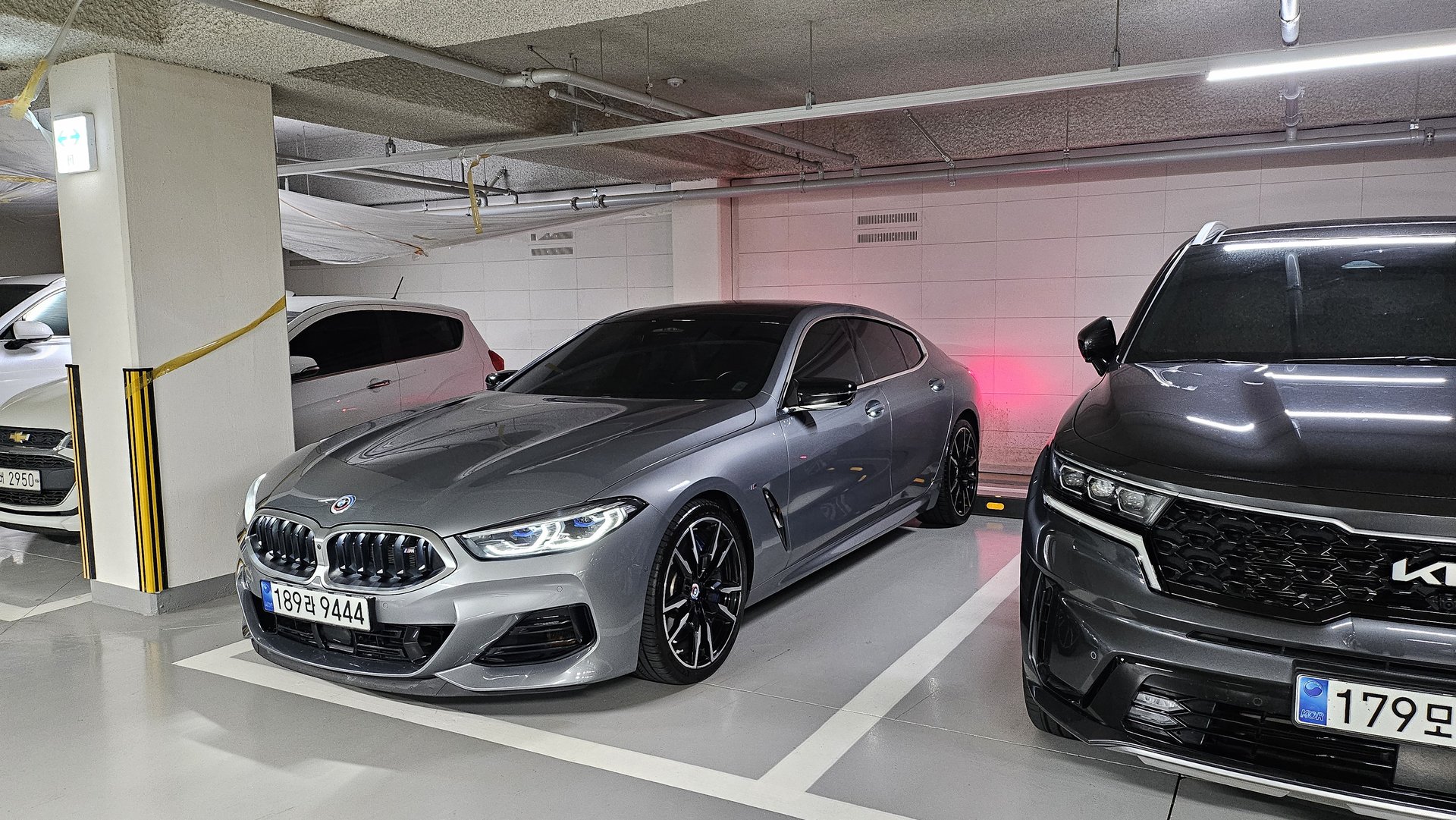 BMW 8 SERIES - View 1