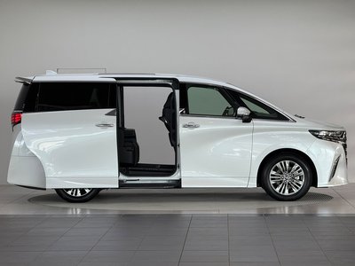 2026 Toyota ALPHARD — фото 9