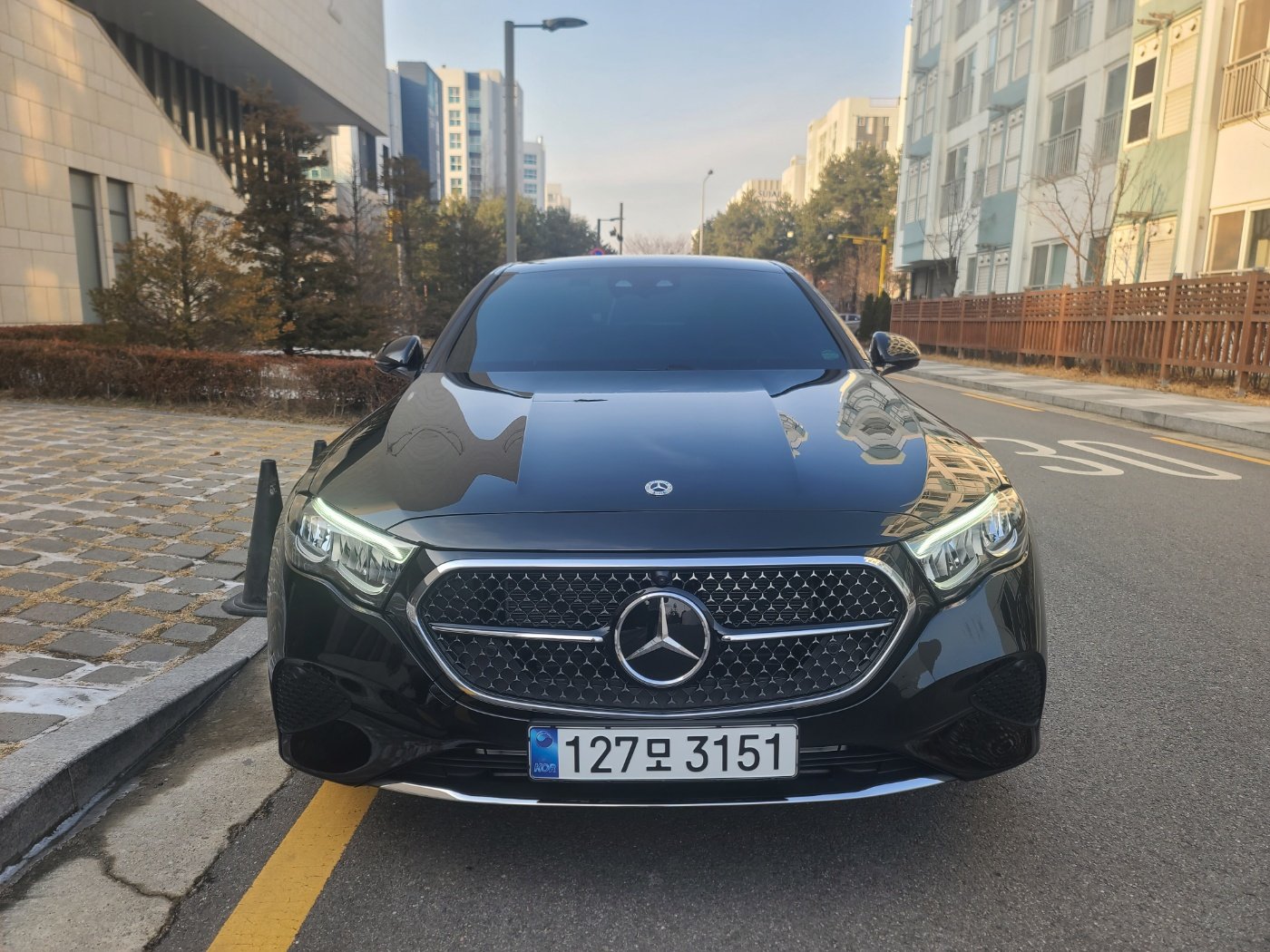 MERCEDES-BENZ E-CLASS - View 1