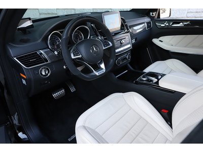 MERCEDES-BENZ GLS AMG - 2