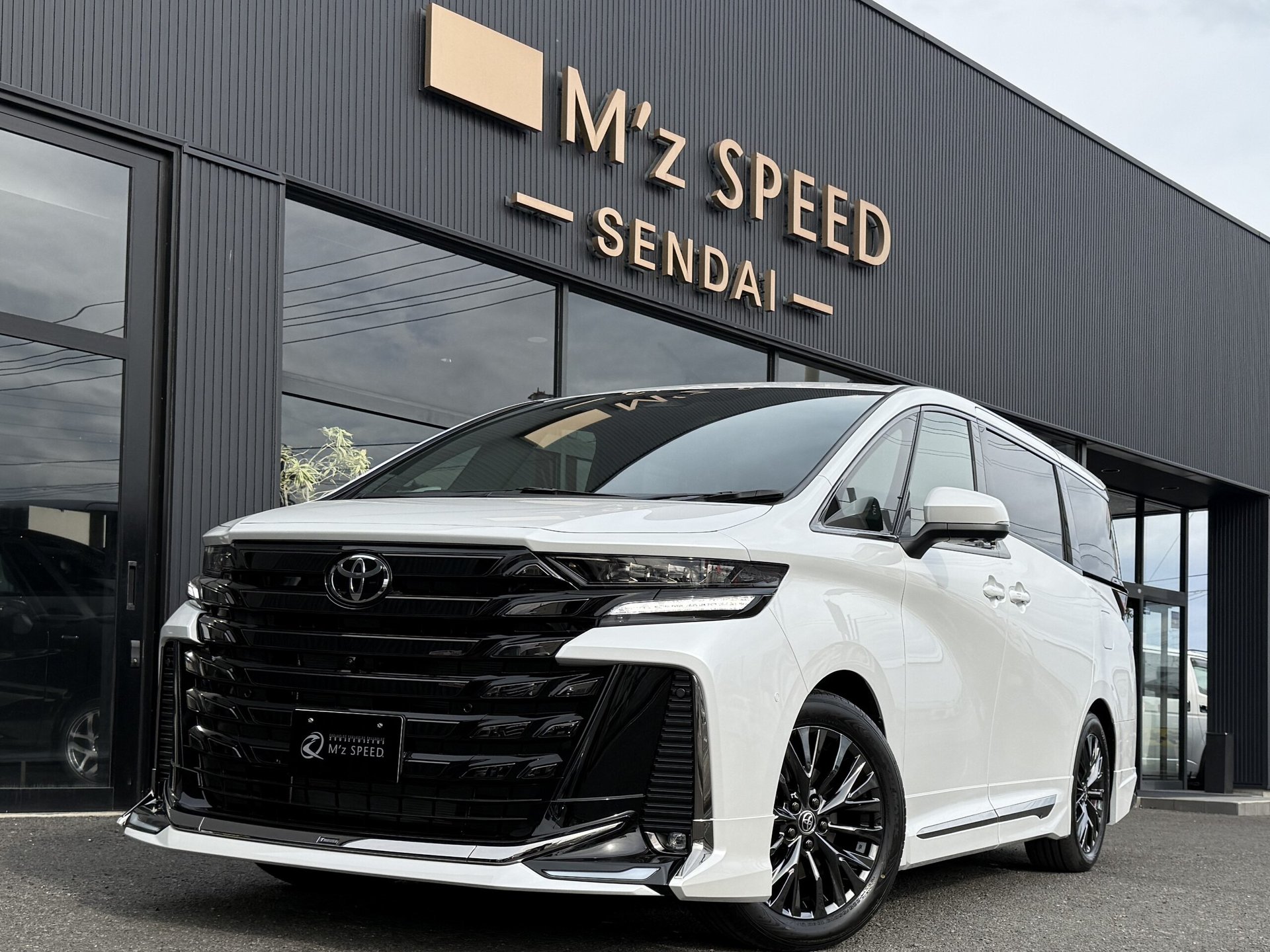 TOYOTA VELLFIRE - View 1