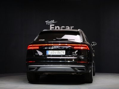 AUDI Q8 - 3