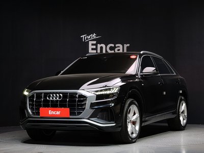 AUDI Q8 - 1
