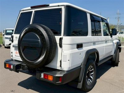 TOYOTA LAND CRUISER 70 - 8