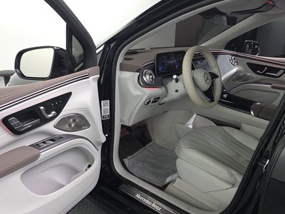 MERCEDES-BENZ EQS - 10