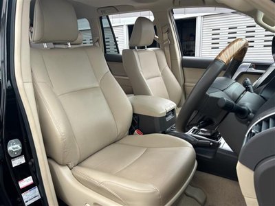 TOYOTA LAND CRUISER PRADO - 8