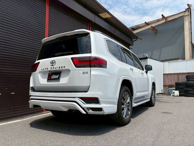 TOYOTA LAND CRUISER 300 - 8