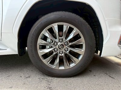 TOYOTA LAND CRUISER 300 - 10