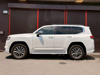 TOYOTA LAND CRUISER 300 - 3
