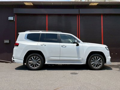 TOYOTA LAND CRUISER 300 - 4