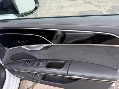 2022 AUDI A8 — миниатюра 15