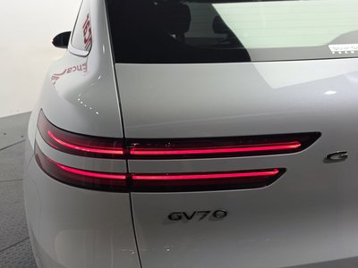 صورة 10 لـ 2021 Genesis GV70