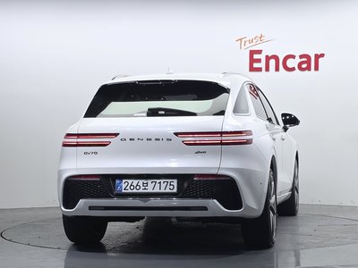 صورة 3 لـ 2021 Genesis GV70