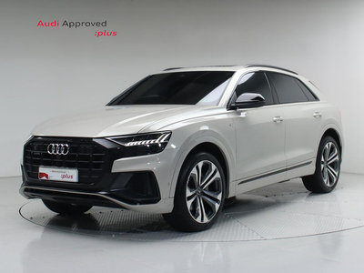 AUDI Q8 - 1