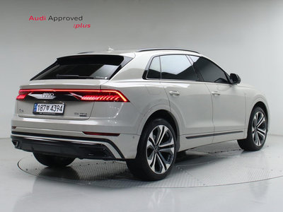 AUDI Q8 - 5
