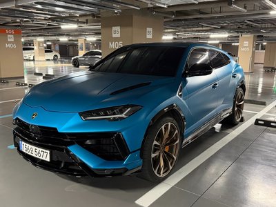 LAMBORGHINI URUS