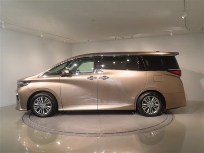 2024 Toyota ALPHARD photo 2