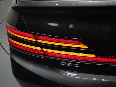 GENESIS G90 - 10