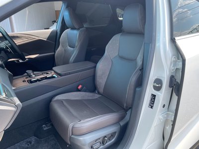 صورة مصغرة 13 لـ 2023 Lexus RX