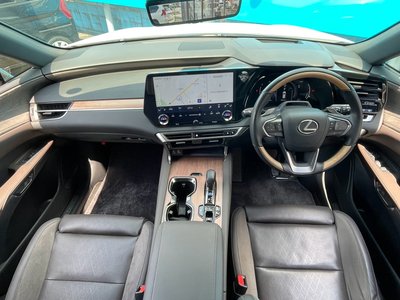 2023 Lexus RX photo 2