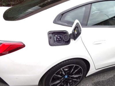 2025 BMW I4 — миниатюра 25