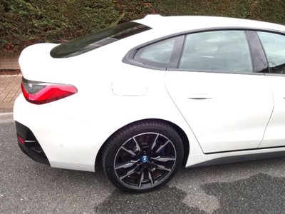 2025 BMW I4 — миниатюра 19