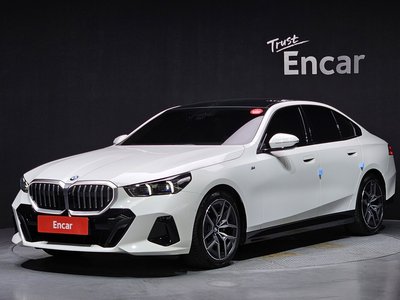 BMW 5 SERIES - 1
