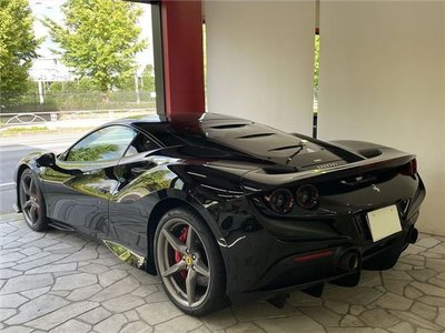 FERRARI F8 - 4