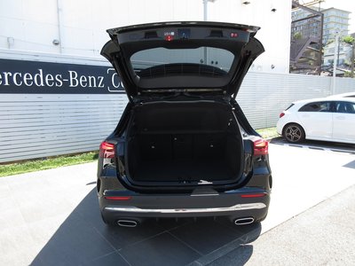 MERCEDES-BENZ GLA - 10