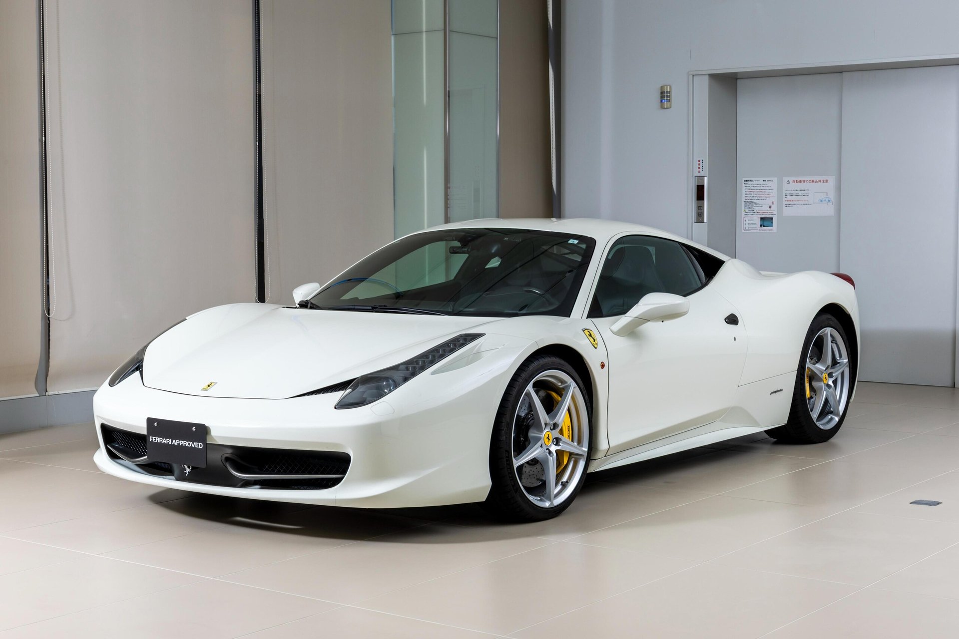 FERRARI 458 ITALIA - View 1