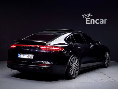 PORSCHE PANAMERA - 4