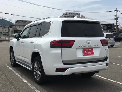 2024 Toyota LAND CRUISER 300 — миниатюра 24