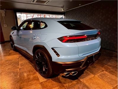 LAMBORGHINI URUS - 6