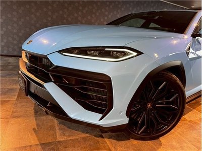 LAMBORGHINI URUS - 4