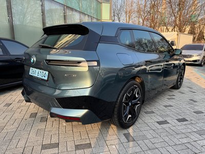 BMW IX - 4