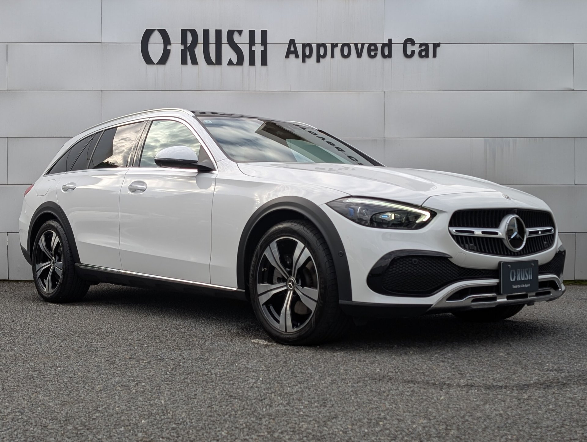 MERCEDES-BENZ C-CLASS ALL-TERRAIN - View 1